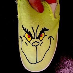 Grinch slide shoes Women’s size 8